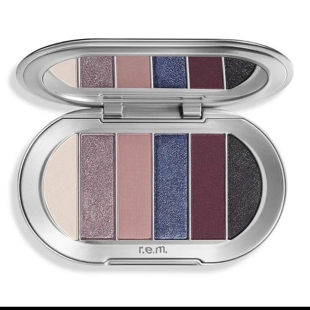 Ariana Grande’s r.e.m beauty eyeshadow pallet in “midnight snack”